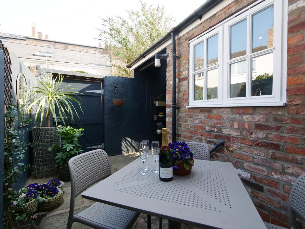 Bar Wall Cottage-City Wall Views-Sleeps 5 York Zewnętrze zdjęcie